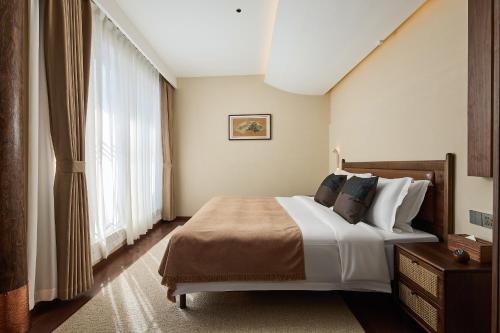King Room with Lake View