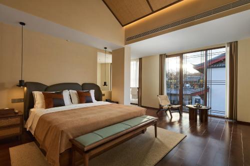King Room with Lake View