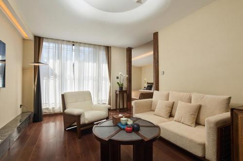 King Room with Lake View