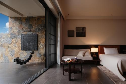 Twin room with mountain view