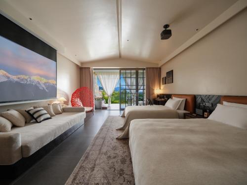 Deluxe Family Room