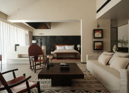 Deluxe King Suite