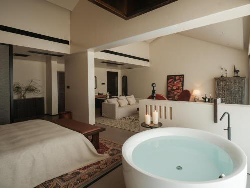 Deluxe King Suite