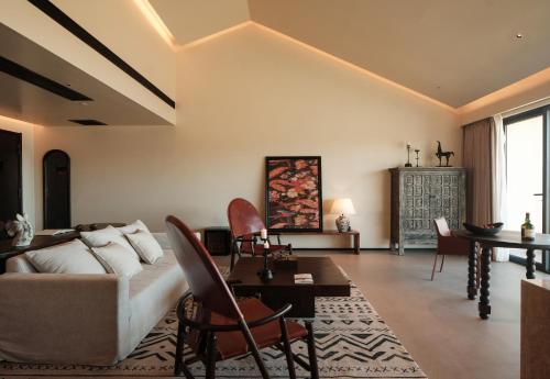 Deluxe King Suite