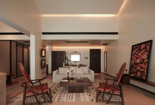 Deluxe King Suite