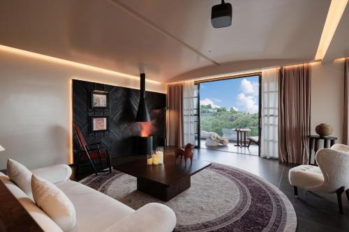 Superior King Suite