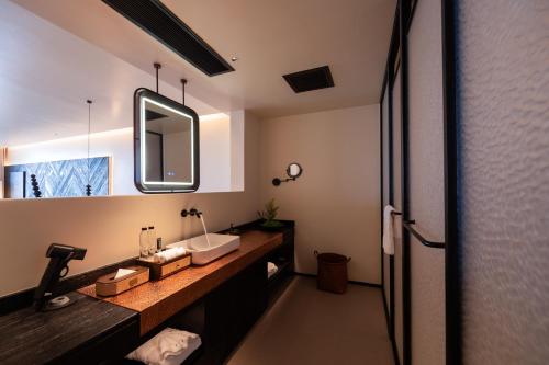 Superior King Suite