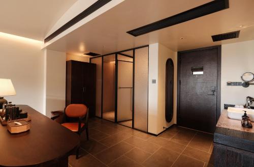 Superior King Suite