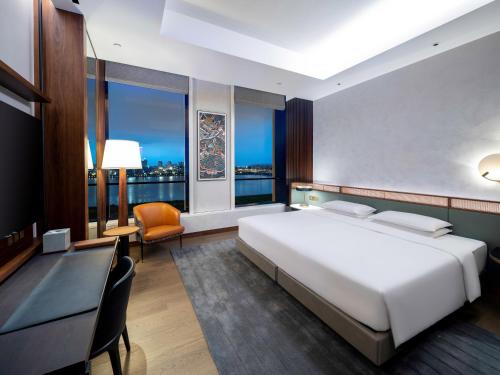Deluxe King Room with River View