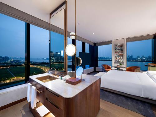 Premium King Room with River View