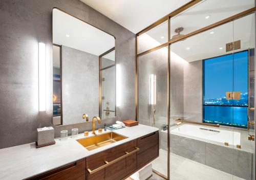 Deluxe Suite with River View