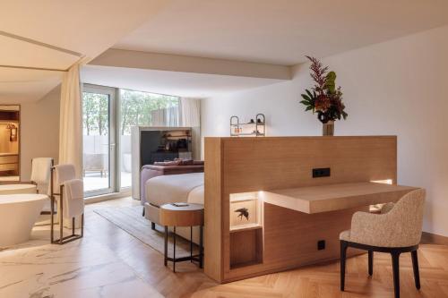 Extra ME+ Junior Suite with Terrace and Spa Access