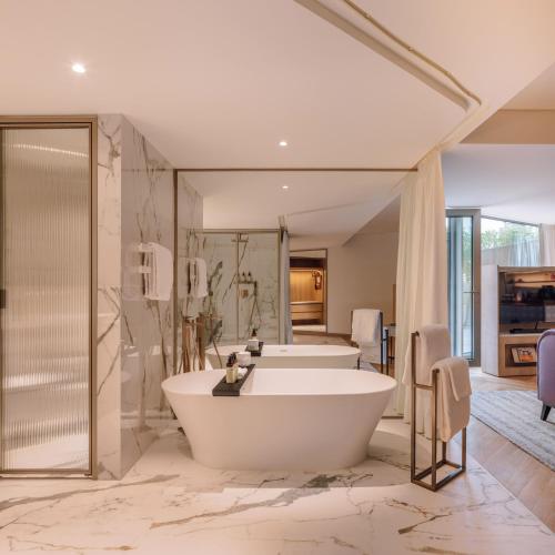 Extra ME+ Junior Suite with Terrace and Spa Access