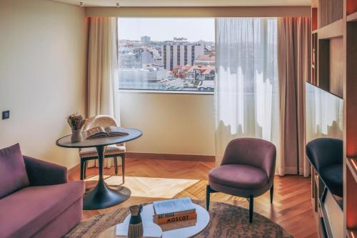 Beyond ME+ Suite Panoramic View with Spa Access