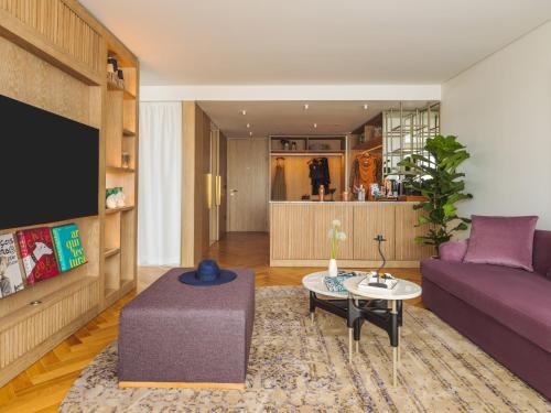 Beyond ME+ Suite Panoramic View with Spa Access (2 adults + 2 child)