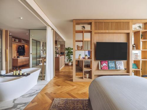 Beyond ME+ Suite Marques de Pombal View