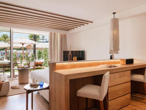 Extra ME + Junior Suite Oasis Access