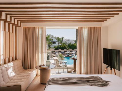 Extra ME + Junior Suite Oasis View