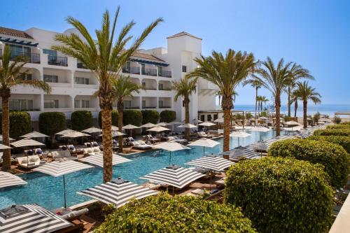 Pool and Sea View Deluxe Room
