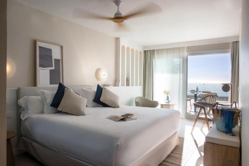 Sea View Suite with Pool