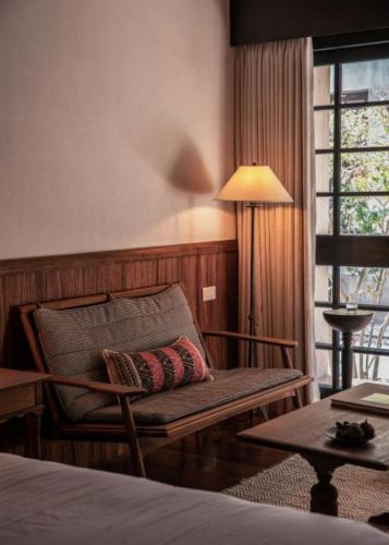 Courtyard Queen Room