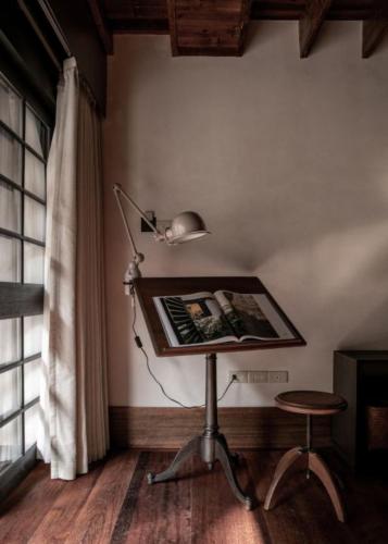 Courtyard Queen Room