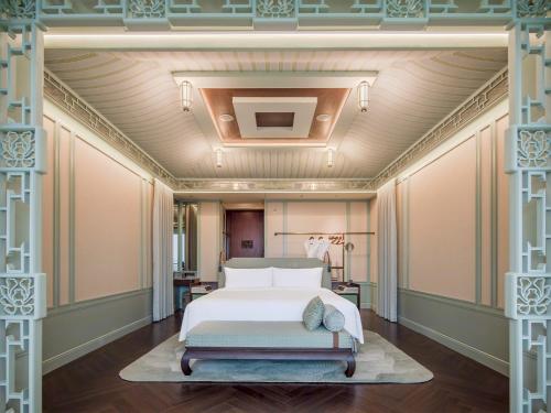 Romance Room, Garden View