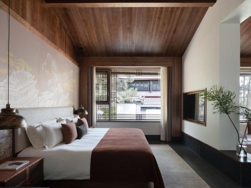 Queen Room with Garden View