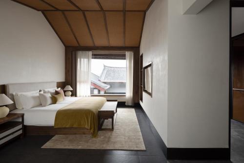 Standard Queen Room