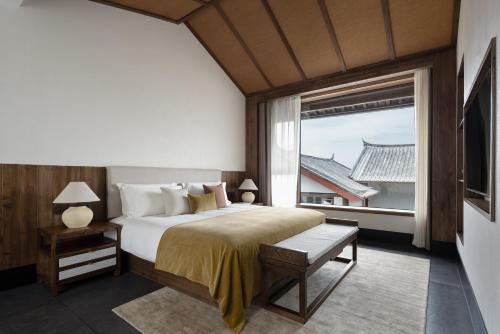 Standard Queen Room