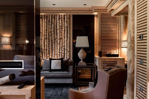 Suite with Hot Tub and Mountain View