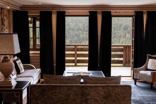 Presidential Suite with Mountain View