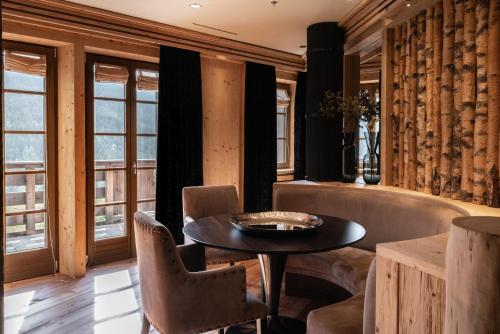 Presidential Suite with Mountain View