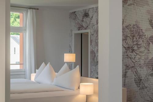 JUNIOR SUITE WITH SIDE LAKE VIEW