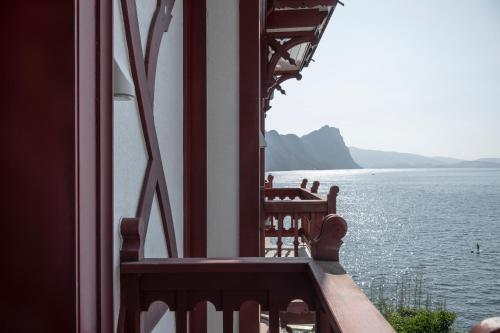JUNIOR SUITE WITH SIDE LAKE VIEW