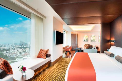 One-Bedroom Kioi Suite with King Bed and Club Lounge Access