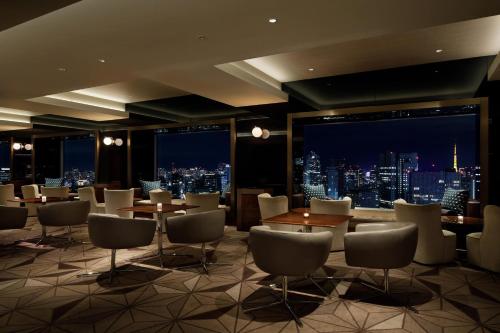 One-Bedroom Kioi Suite with King Bed and Club Lounge Access