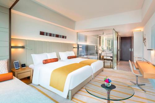 Club Deluxe Twin Room with Club Lounge Access