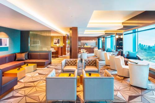 Club Deluxe Twin Room with Club Lounge Access