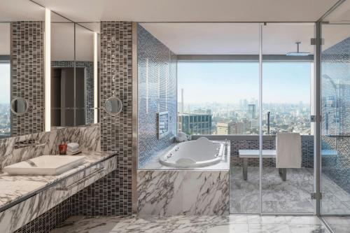 One-Bedroom Designer's King Suite with Club Lounge Access
