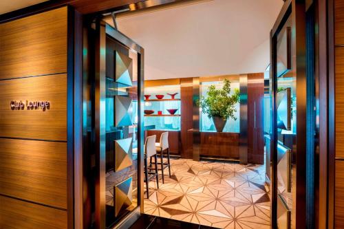 One-Bedroom Designer's King Suite with Club Lounge Access