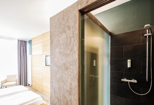 Double Room with partial Lake View (Annex)