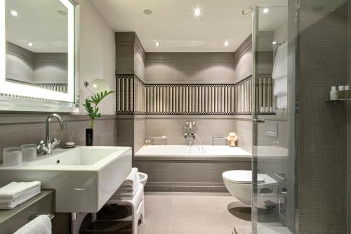 Grand One Bedroom Suite