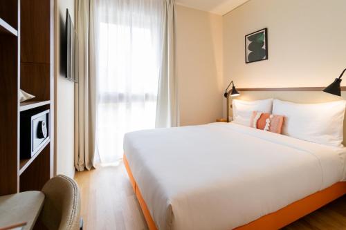 Standard Queen Room