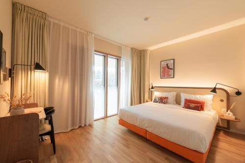 Superior Deluxe Double or Twin Room 