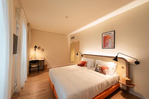 Superior Deluxe Double or Twin Room 