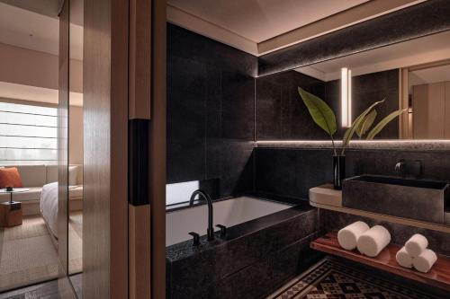 King Room with Shikumen View
