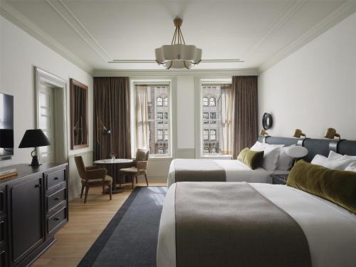 Queen Room with Accessible Tub