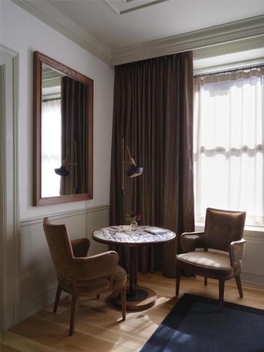 King Room with Courtyard View