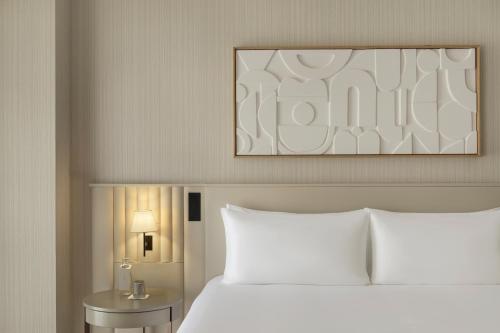 Rising Light Guestroom with Resort View